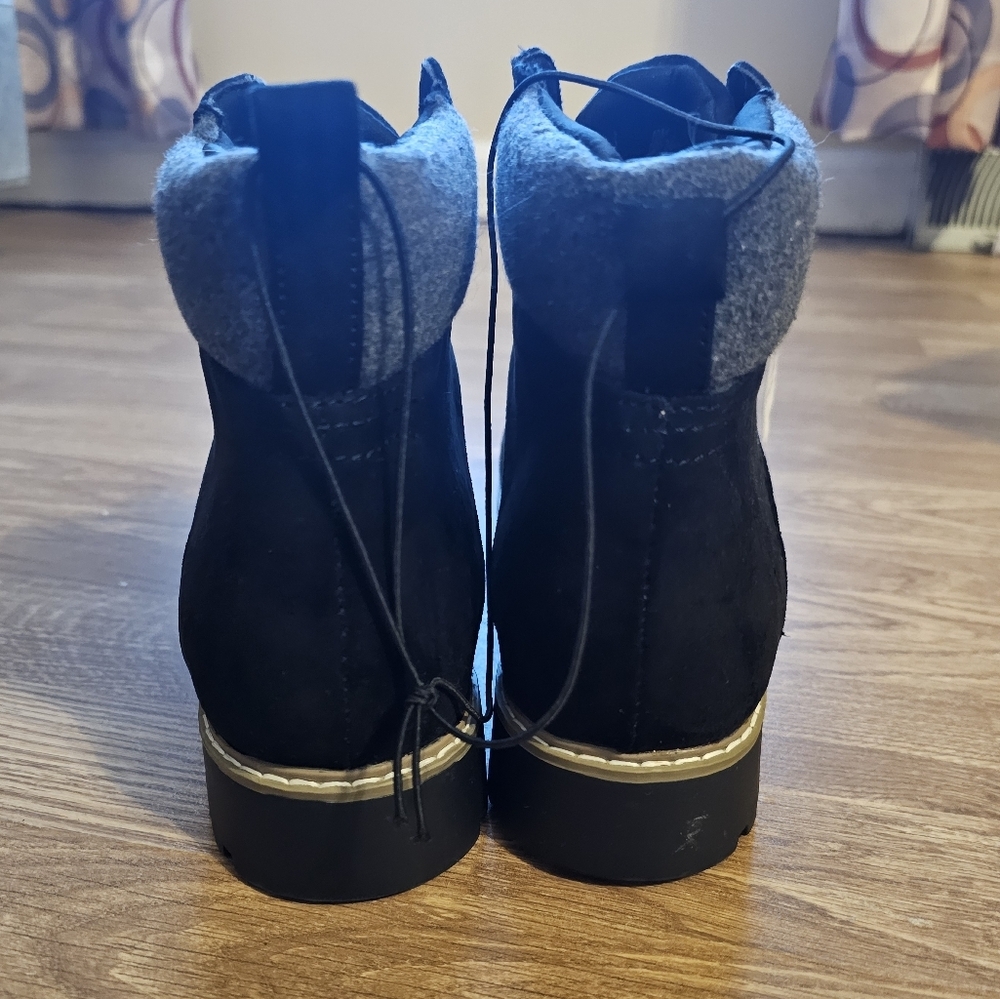 NWT St. John's Bay Black Suede Lace-Up Boots Size 10 - Picture 2 of 8
